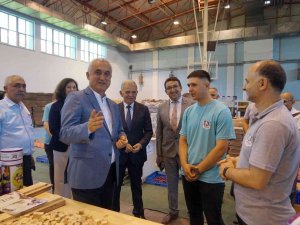 Meslek Lisesinde Üretiliyor: 17.8 Milyon Tl Değerinde 150 Bin Adet Ahşap Oyuncağın Siparişi Alındı