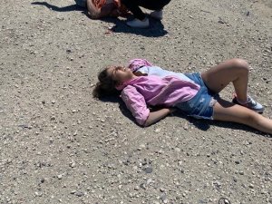 Motosikletlilerin Tehlikeli Yolculuğu Zincirleme Kazaya Neden Oldu: 2 Yaralı