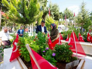 Başkan Fadıloğlu, Şehitlik Ziyareti