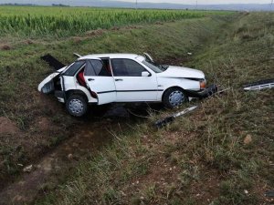 Aracıyla Yoldan Çıkan Sürücü Yaralandı