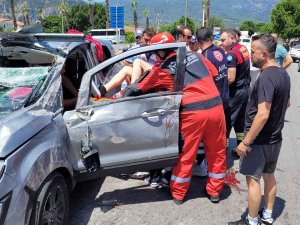 Araçta Sıkışan Vatandaşı İtfaiye Kurtardı