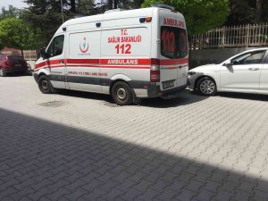 Kontrolden Çıkan Otomobil Şarampole Devrildi: 4 Yaralı