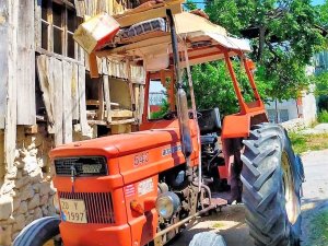 Domuz Beklemek İçin Traktör Kabinine Ranza Yaptı