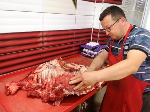 Kasapların Yoğun Kıyma Mesaisi Sürüyor