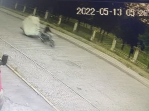 Hırsızlar Yırtık Monttan Yakalandı