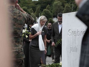 Hollanda’dan 27 Yıl Sonra Srebrenitsa Kurbanlarının Ailelerinden Özür