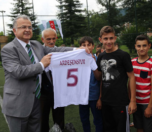 Çay ve Yaz Spor Şenlikleri Minikler Futbol Turnuvası Başladı