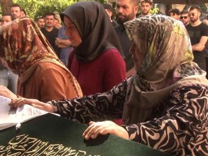 Şişli’deki Kazada Hayatını Kaybeden Genç Kız Toprağa Verildi