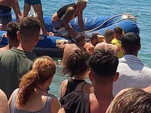 İ̇zmir’de Denize Giren Genç Kadın Boğuldu