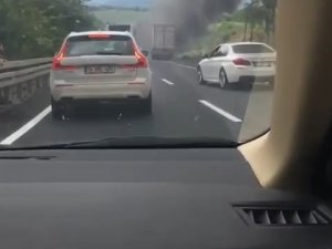 Seyir Halindeyken Alev Alan Tır Küle Döndü