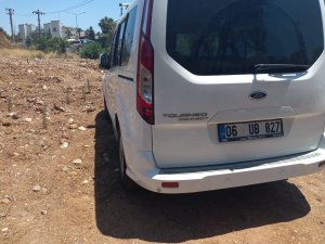 Yangından Sonra Dikilen Fidanların Üzerine Araçlarını Park Ettiler