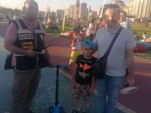 Kaybolan Çocuk Güven Timleri Sayesinde Ailesine Kavuştu