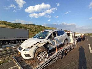 Kontrolden Çıkan Otomobil Takla Attı: 2 Yaralı