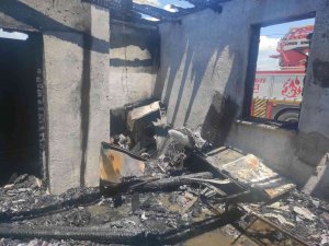 Şase Yapan Kablo Barakada Yangın Çıkarttı