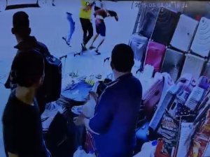 Taksim’de Valiz Hırsızına Meydan Dayağı Kamerada