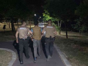 Yoklama Kaçağı Şahıs Parkta Yakalandı