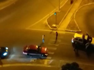 Sürücüler Tartıştı, Silahla Aracı Kurşunlarken Suçüstü Yakalandı
