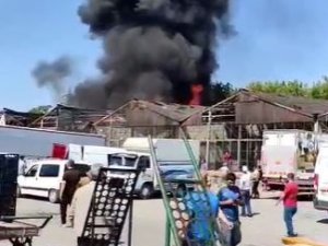 Ankara Toptancı Hali’nde Çıkan Yangın Paniğe Neden Oldu