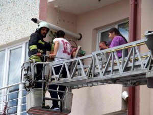 Sivas’ta Apartmanın Bodrumunda Çıkan Yangın Paniğe Neden Oldu