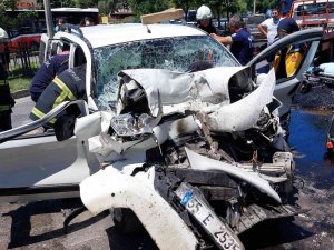 Hafif Ticari Araç Halk Otobüsüne Çarptı: 2 Ölü, 3 Ağır Yaralı