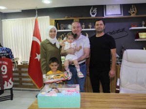 Sağlığına Kavuşan Zehra Bebek Başkan Şahiner’i Ziyaret Etti