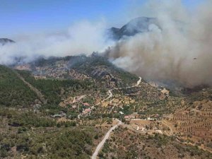 Muğla, Datça, İ̇zmir Ve Urla’da Çıkan Orman Yangınlarına İlk Müdahale Gerçekleştirildi