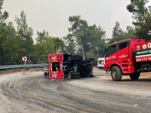 Yangına Desteğe Giden İtfaiye Aracı Devrildi
