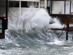 Meteorolojiden Orta Ve Güney Ege Denizinde Fırtına Uyarısı