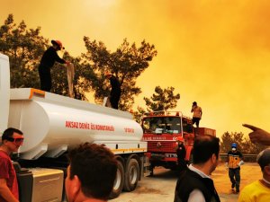 Yangına 18 Helikopter, 7 Uçak Müdahale Ediyor