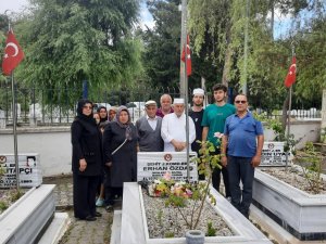 Şehit Asker Mezarı Başında Anıldı
