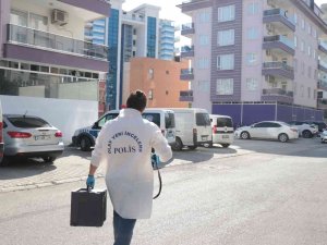 Genç Kız Babasının Evinde Ölü Bulundu