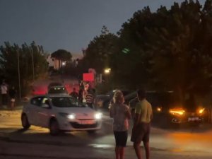 Çeşme’de Yangın Sebebiyle 2 Site Boşaltıldı
