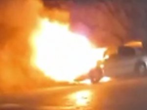 Fethiye’de Seyir Halindeki Otomobil Alev Alev Yandı