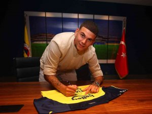 Fenerbahçe, Tiago Çukur İle 4 Yıllık Sözleşme İmzaladı