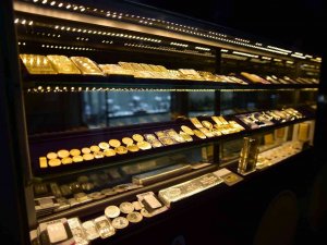 Abd’deki Rekor Enflasyon Altına Olan Talebi Düşürdü