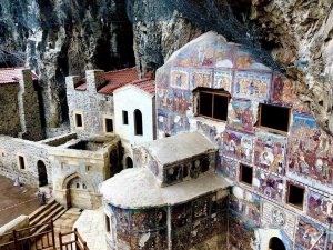 Sümela Manastırı’nda Yaklaşık 6 Yıldır Süren Restorasyon Çalışmaları 1 Ay Sonra Tamamlanacak