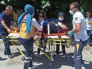 Otomobil İle Hafif Ticari Araç Çarpıştı: 4 Yaralı