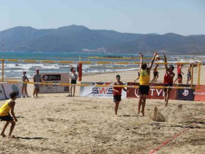 Avrupa U20 Plaj Voleybolu Şampiyonası Selçuk’ta Başladı