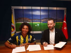 Fenerbahçe, Brezilyalı Futbolcu Willian Arao İle 2+1 Yıllık Sözleşme İmzalandığını Açıkladı.