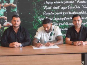 Sakaryaspor, Kaiyne River Woolery İle 2 Yıllık Sözleşme İmzaladı