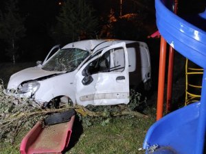 Kocaeli’de Araç Çocuk Parkına Uçtu: 1 Ölü, 1 Yaralı