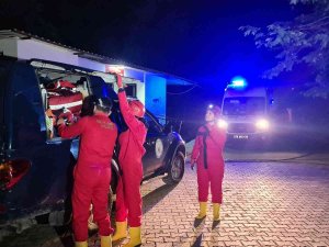 Mağara İçinde Kanyona Düşerek Yaralanan Rehber İle 2 Gurbetçi Mahsur Kaldı
