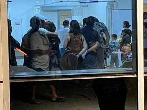 Kuşadası’nda Bayram’da Hastanede Uzun Kuyruklar Oluştu