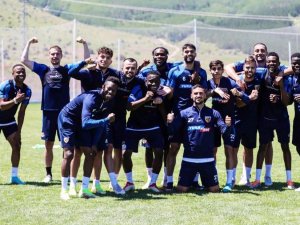 Kayserispor Kaptanı İ̇lhan Parlak: "Kulübü Sıkıntıya İtecek Transfer Yapılmasına Karşıyım"