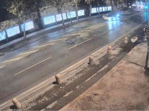 Dolmabahçe’de Feci Kaza Kamerada: Motosikletli Metrelerce Sürüklendi