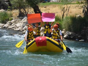 Şırnak’ta 15 Temmuz Şehitleri Anısına Rafting Düzenlendi
