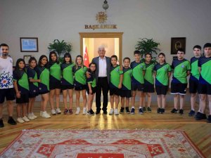 Masa Tenisi Sporcularından Başkan Gürün’e Ziyaret