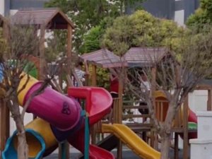 Durduk Yere Oyun Parkına Zarar Verdiler