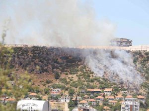 Antalya’da Makilik Alanda Çıkan Yangın Kontrol Altına Alındı