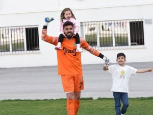 Efeler 09 Sfk Kaleci Özkara İle Yeniden Anlaştı